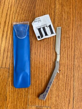 Stainless Steel Straight Razor with Blue Case